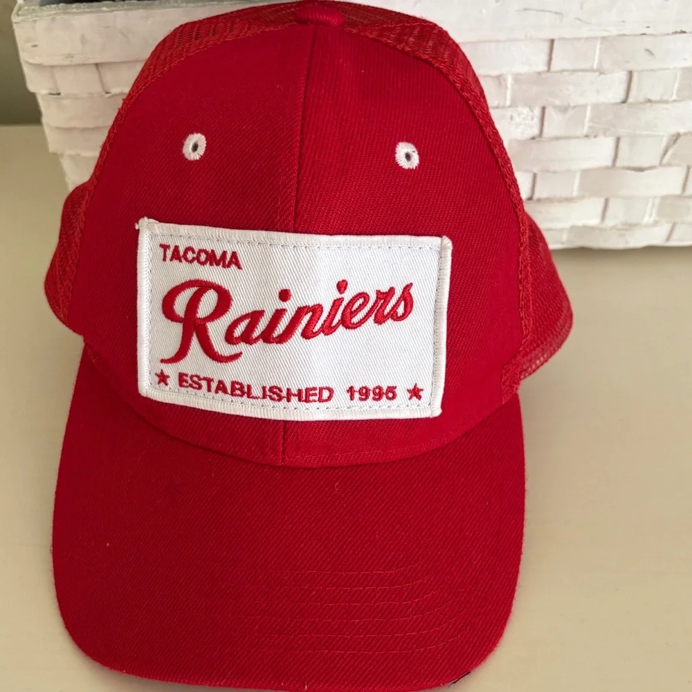 Tacoma rainiers cap